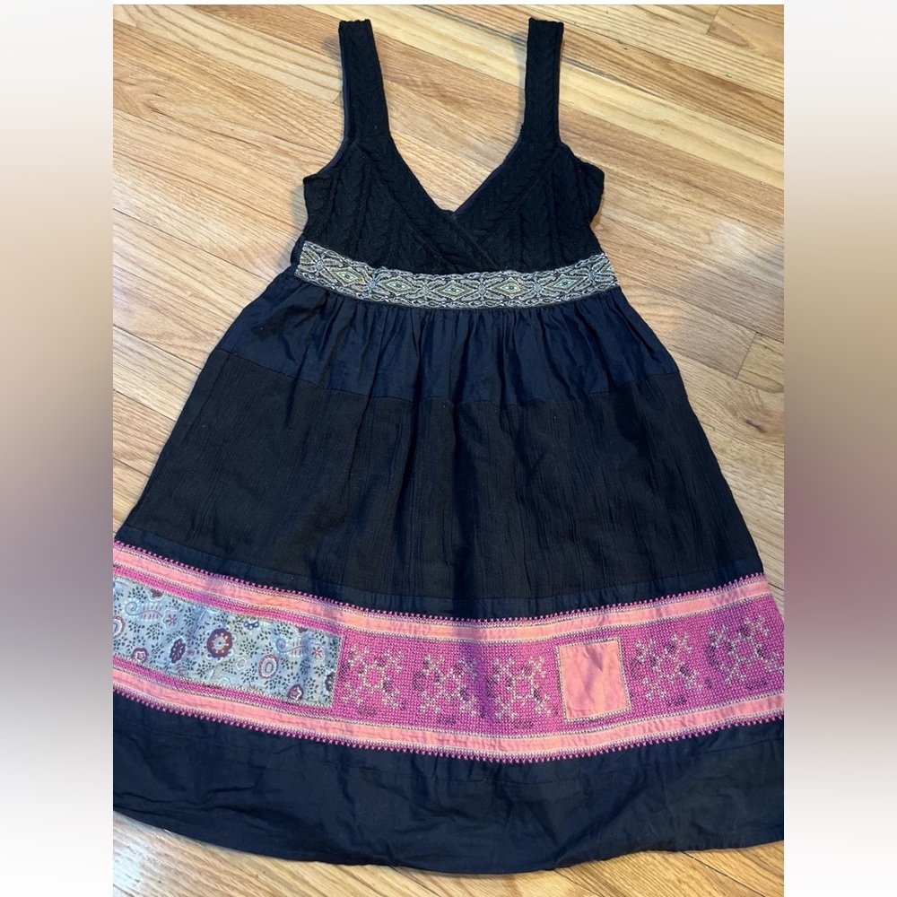 FREE PEOPLE Black Tunic Knitted V Neck Empire Waist Pink Embroidered Dress Sz 4